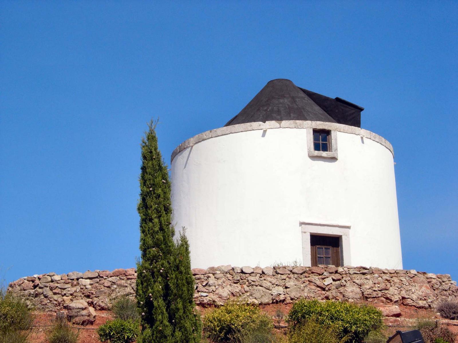 Moulin à vent dans le parc d'Arrabida